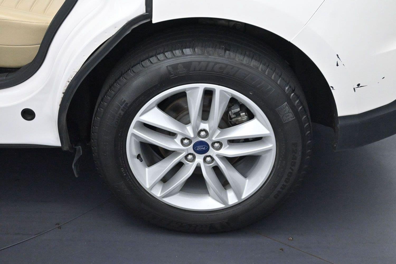 Used 2017 White Platinum Metallic Tri-Coat Ford SEL image 27