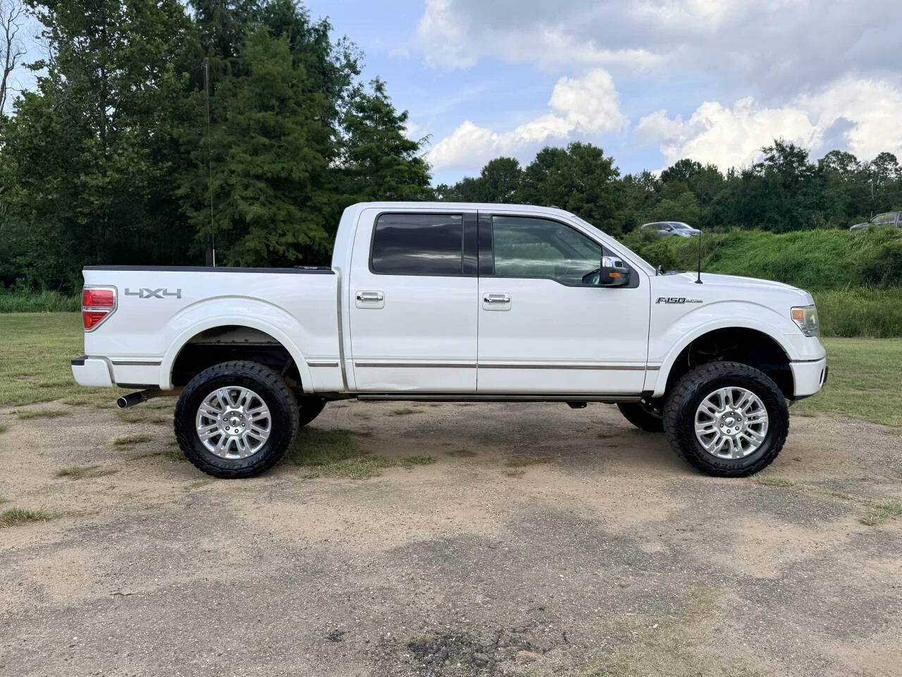 Used 2013 White Ford Platinum 4x4 4dr SuperCrew Styleside 5.5 ft. SB image 6