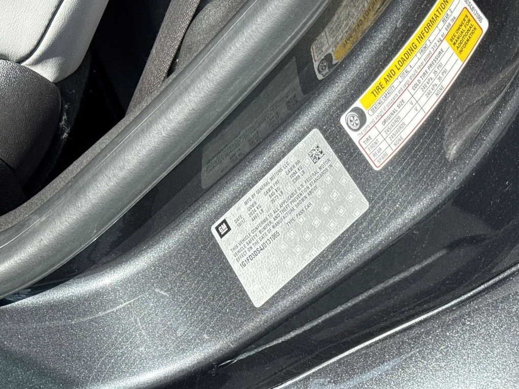 Used 2018 Gray Chevrolet 2LT image 35