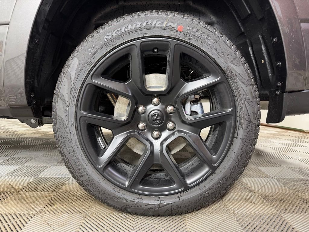 New 2026 Granite Crystal Metallic Clear-Coat Exterior Paint RAM Laramie image 29