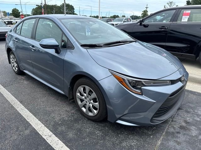 Used 2025  Toyota LE image 3