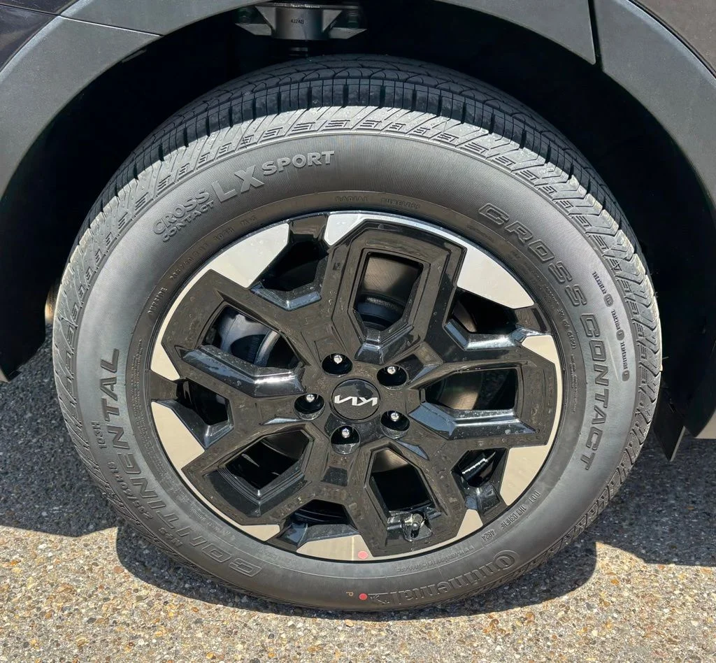 2025 Kia Sorento S - Photo 22
