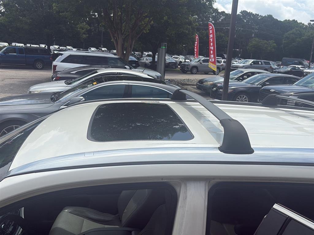 Used 2014 WHITE TOYOTA  image 11