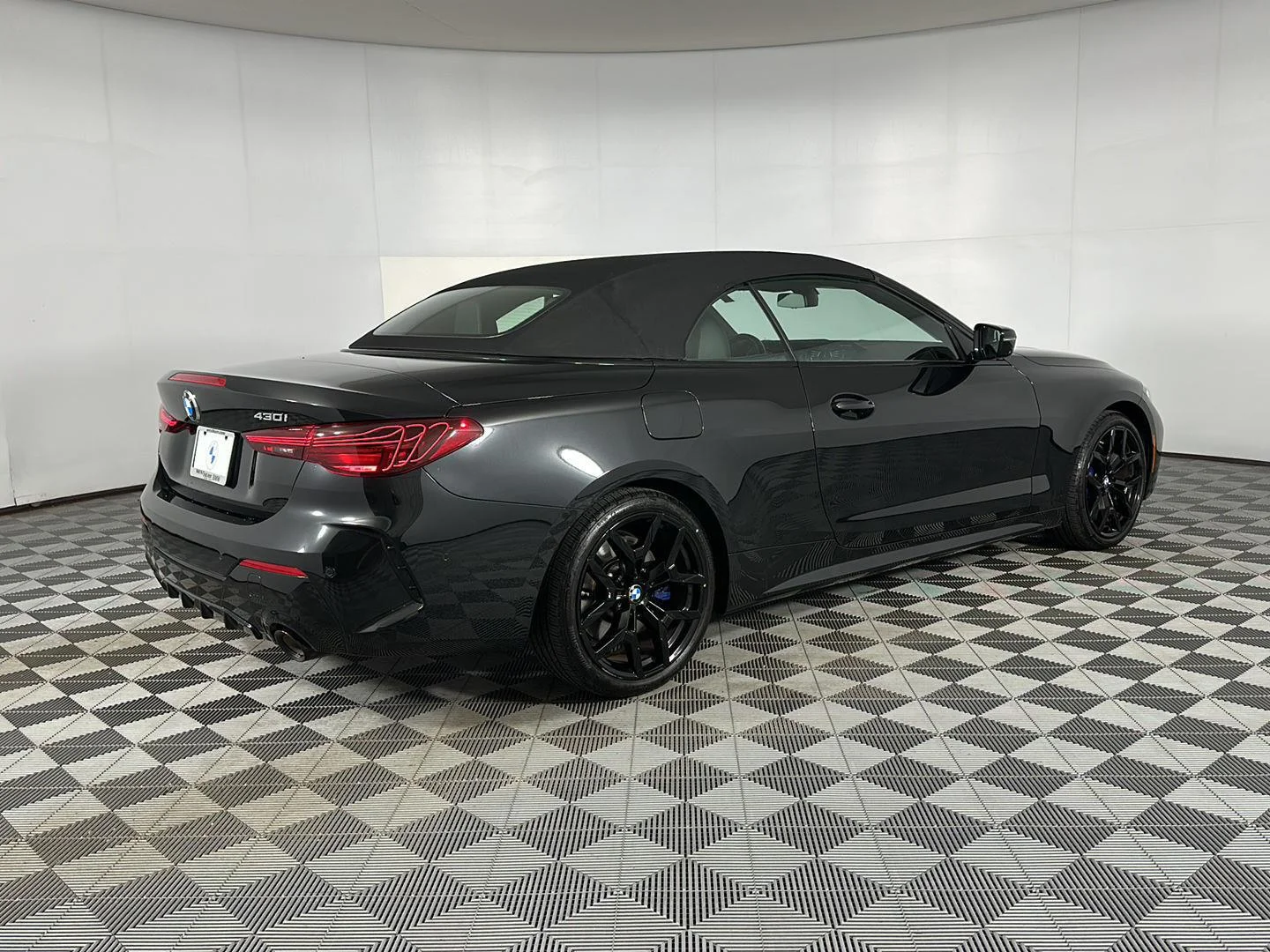 Used 2025 Black Sapphire Metallic BMW 430i xDrive image 23