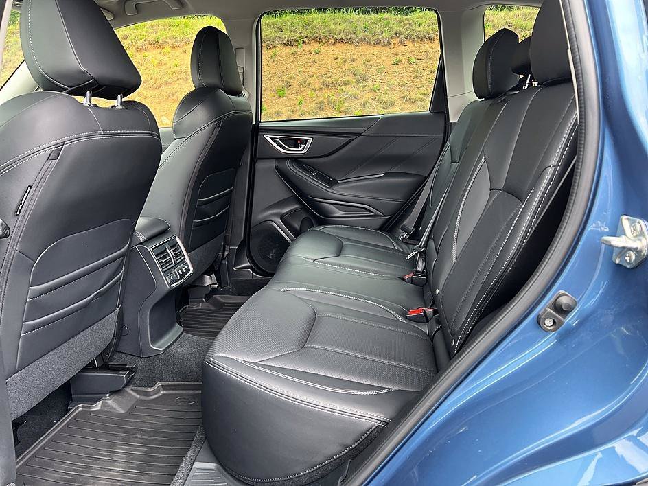 Used 2022 Horizon Blue Pearl Subaru Touring image 12