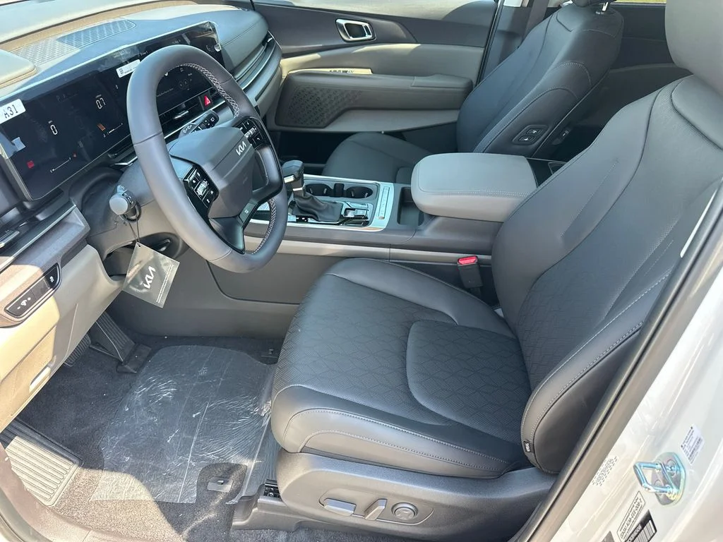 New 2027 White Kia EX image 9