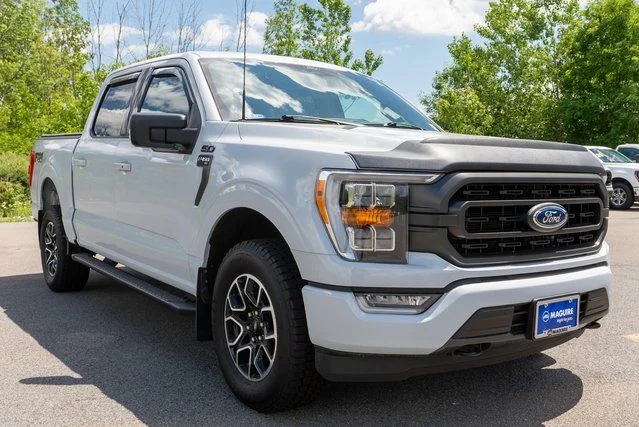 Used 2022 White Metallic Ford XLT image 4