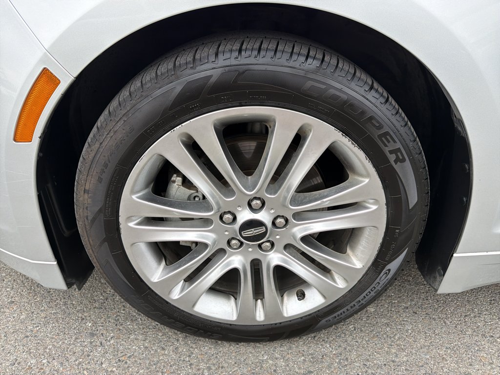 Used 2013 Silver Lincoln Base image 6
