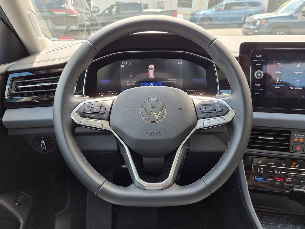 Used 2025  Volkswagen 1.5T SE image 15