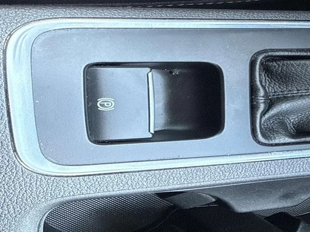 Used 2019 Blue Ford SEL image 29