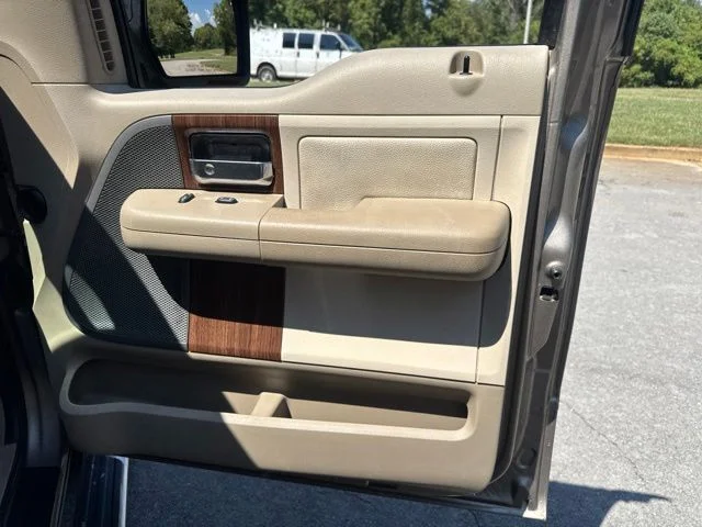 Used 2004 Beige Ford XLT image 9