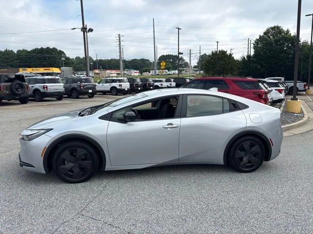 Used 2025  Toyota LE image 5