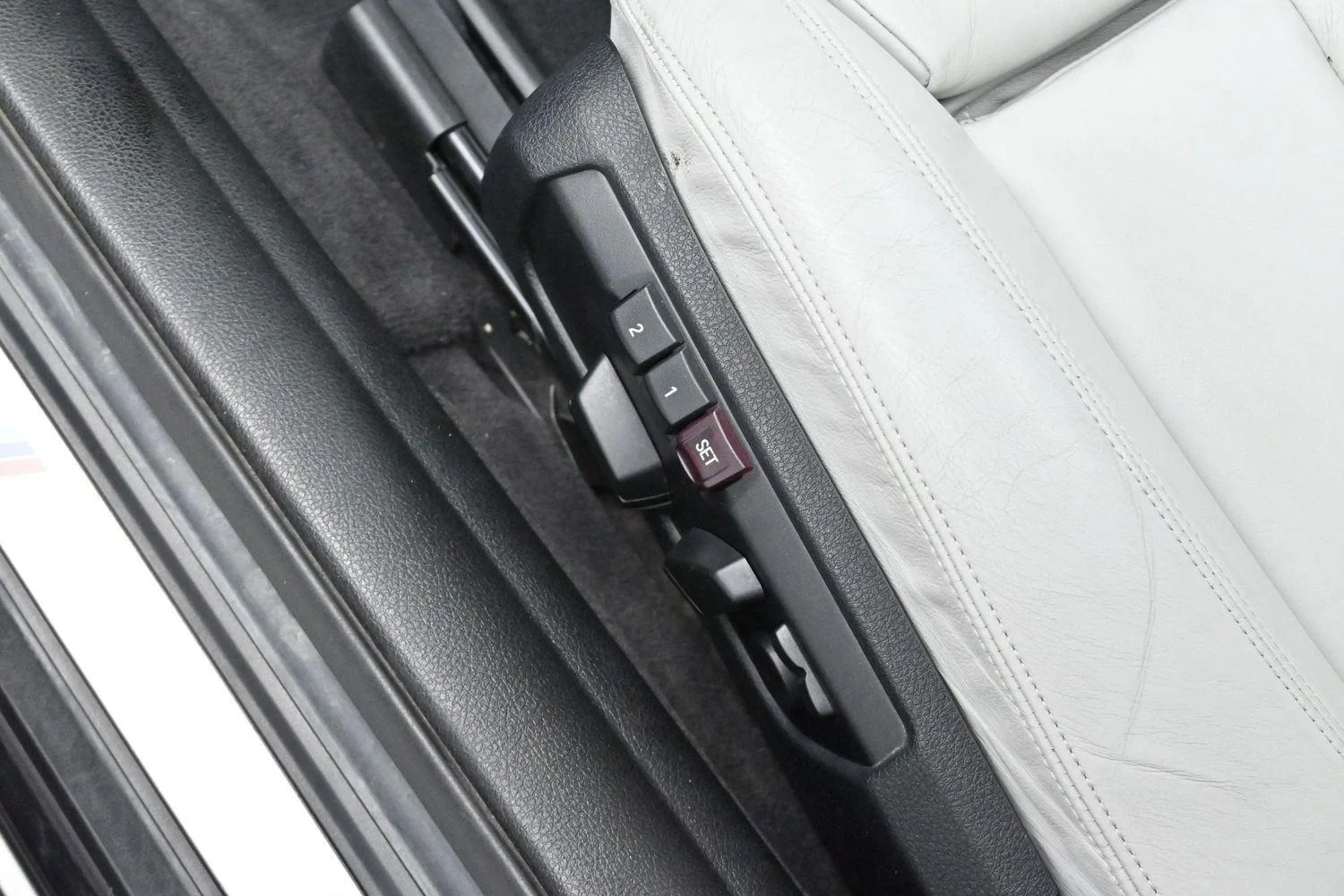 Used 2015 Black Sapphire Metallic BMW M4 image 13