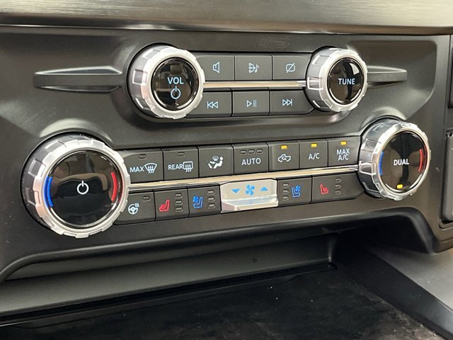 Used 2024 Agate Black Metallic Ford LARIAT image 24