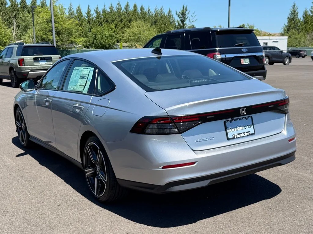 New 2026 Solar Silver Metallic Honda SE image 5
