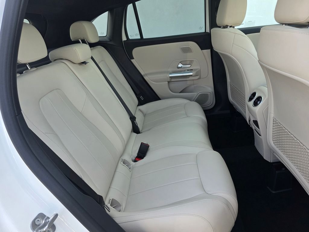 New 2026 Polar White Mercedes-Benz GLA 250 image 15