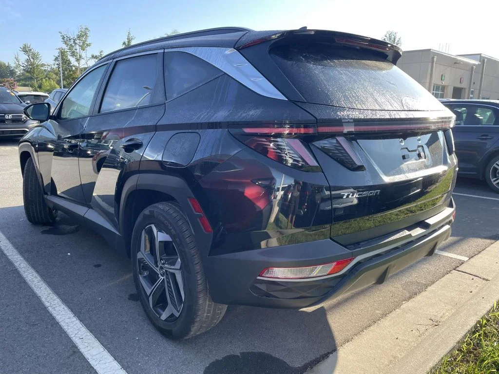 Used 2023 Phantom Black Hyundai SEL image 3