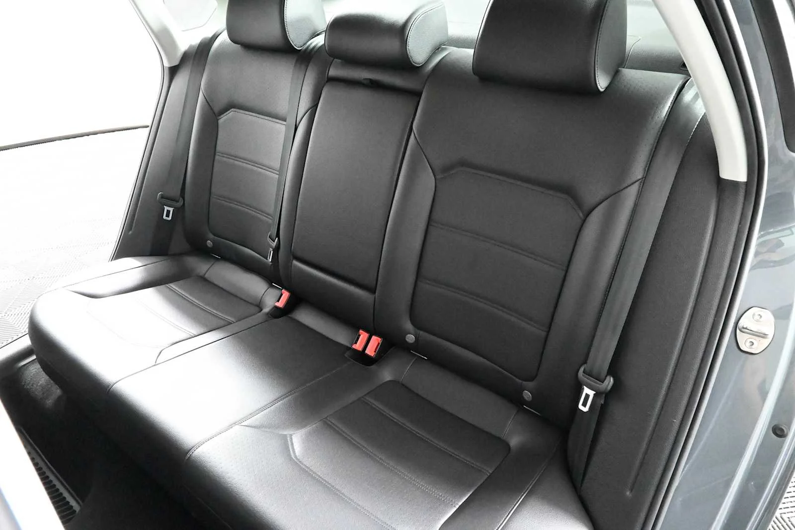 Used 2019 Platinum Gray Metallic Volkswagen 2.0T Wolfsburg Edition image 12