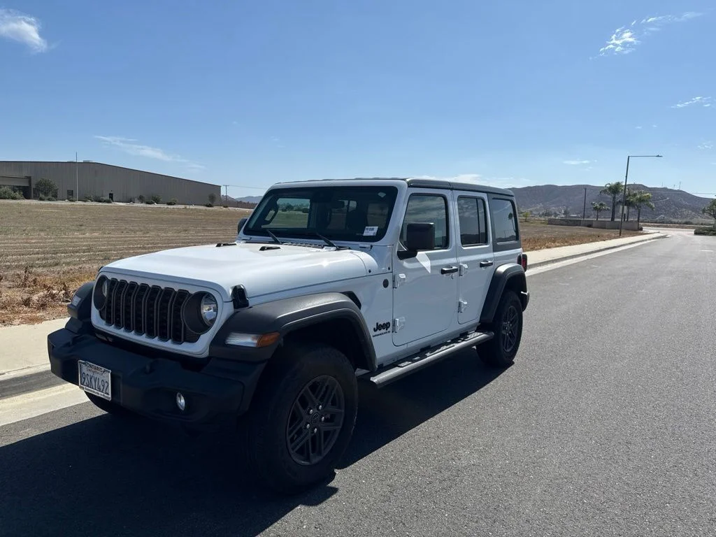 Used 2025 White Jeep Sport S image 4
