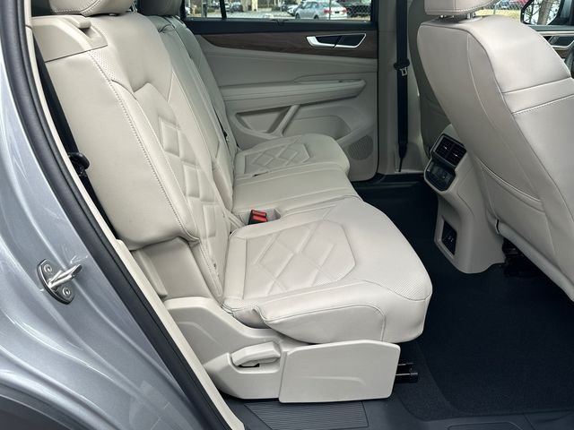New 2026 Silver Volkswagen 2.0T SE w/Technology image 15