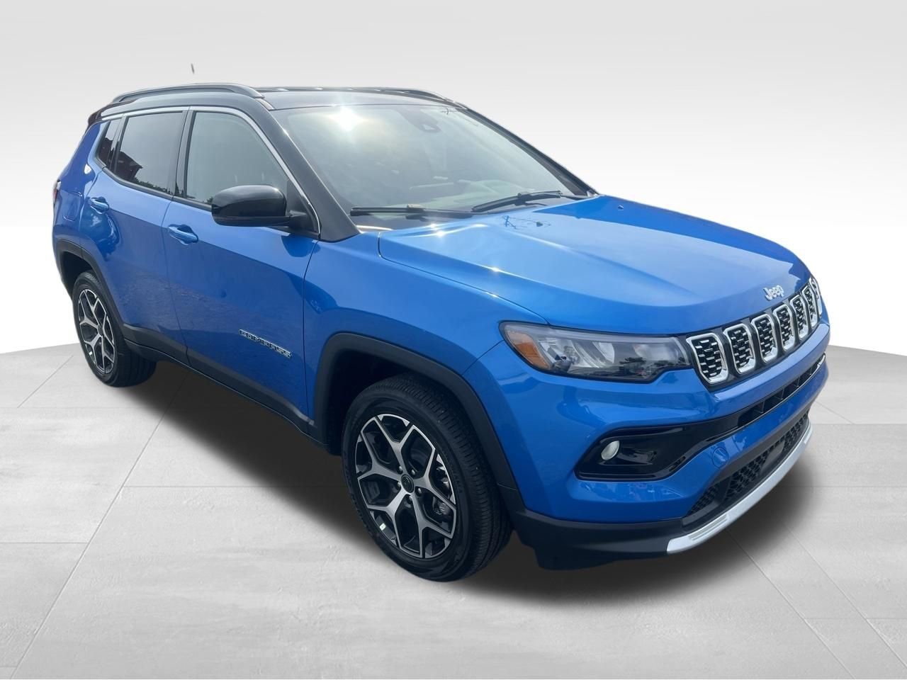 New 2026 Hydro Blue Pearl-Coat Exterior Paint Jeep Limited image 7