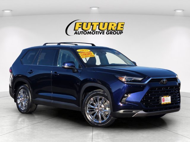 Used 2025  Toyota Platinum image 1