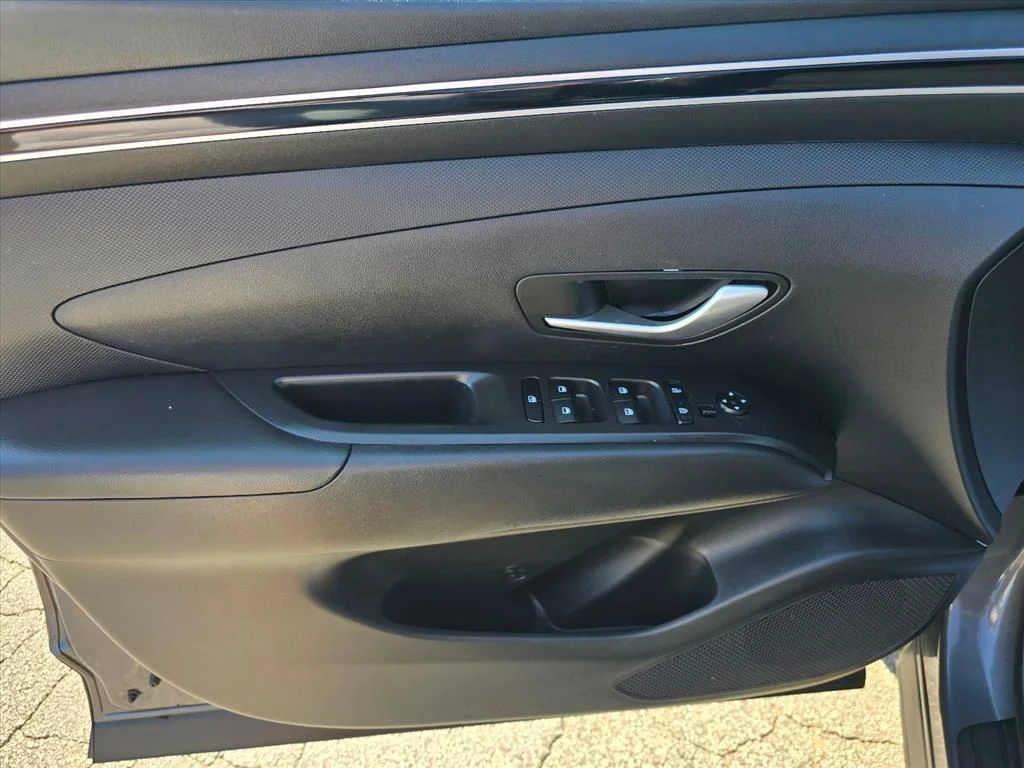 Used 2023 Gray Hyundai SEL image 9