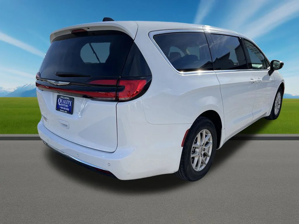 Used 2024 White Chrysler Touring L image 5