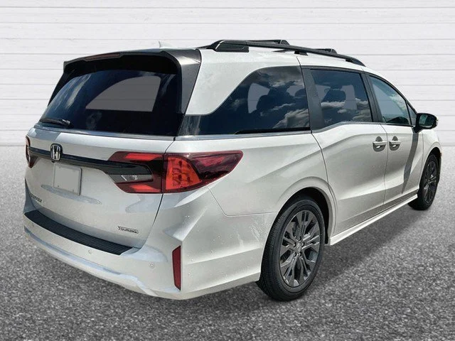 New 2027 Platinum White Pearl Honda Touring image 2
