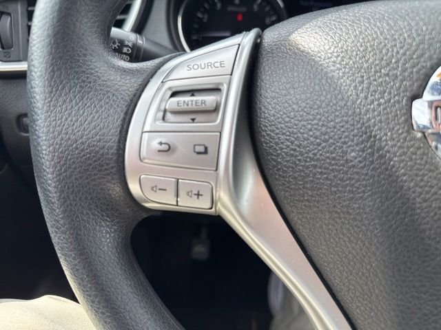 Used 2016 White Nissan SV image 31