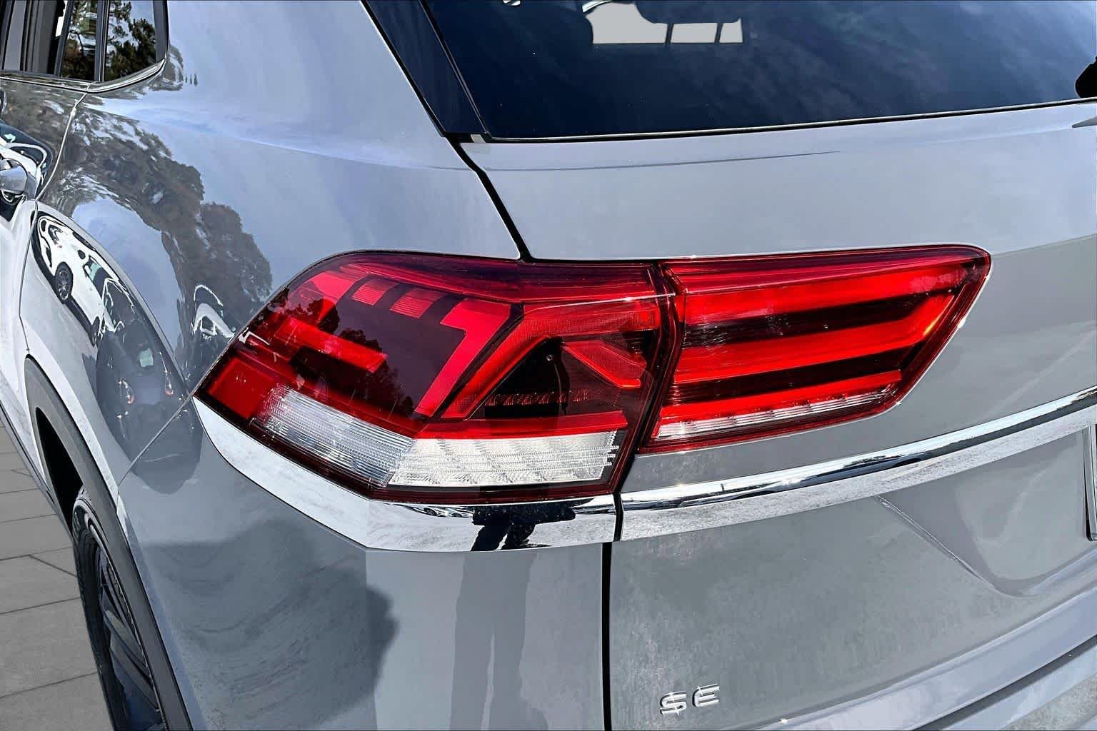 Used 2022 Pure Gray Volkswagen 2.0T SE w/Technology image 29