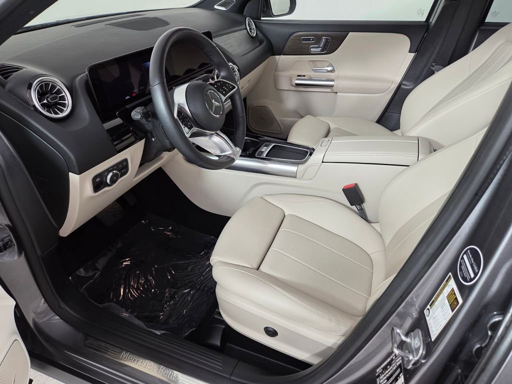Certified Used 2025 Gray Mercedes-Benz GLA 250 image 11