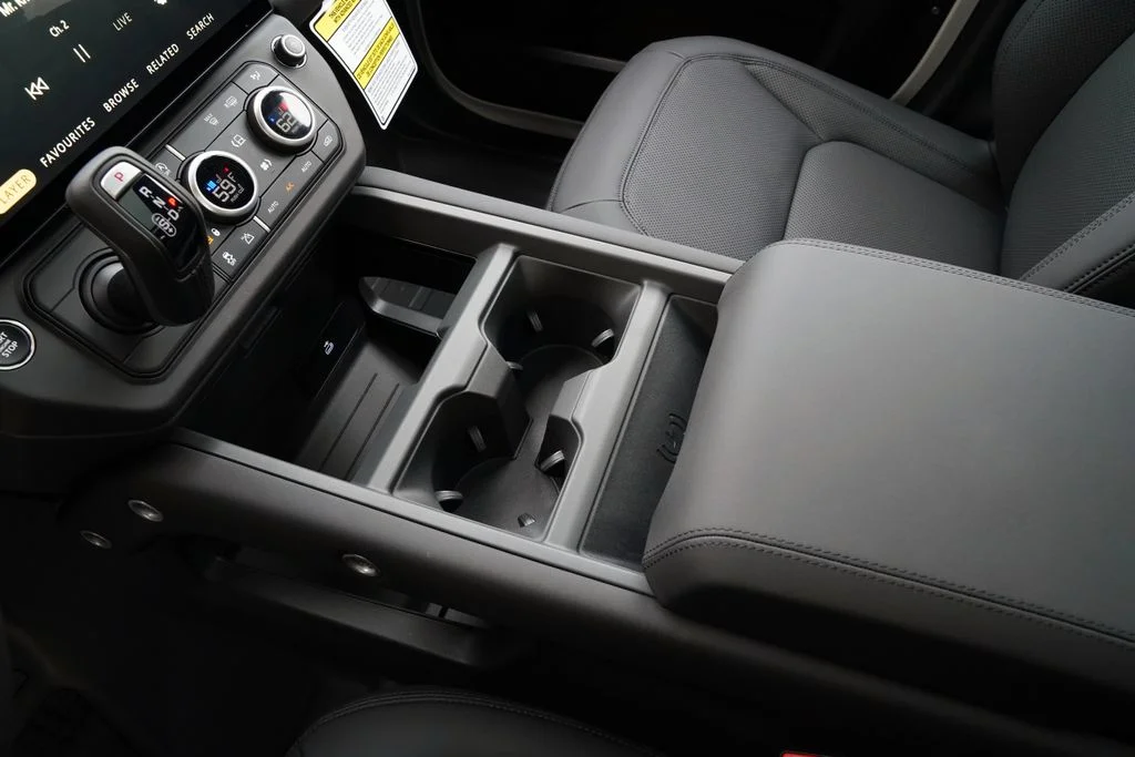 New 2026 Fuji White Land Rover X-Dynamic SE image 30