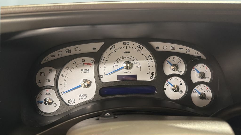 Used 2004 White Cadillac Base image 13