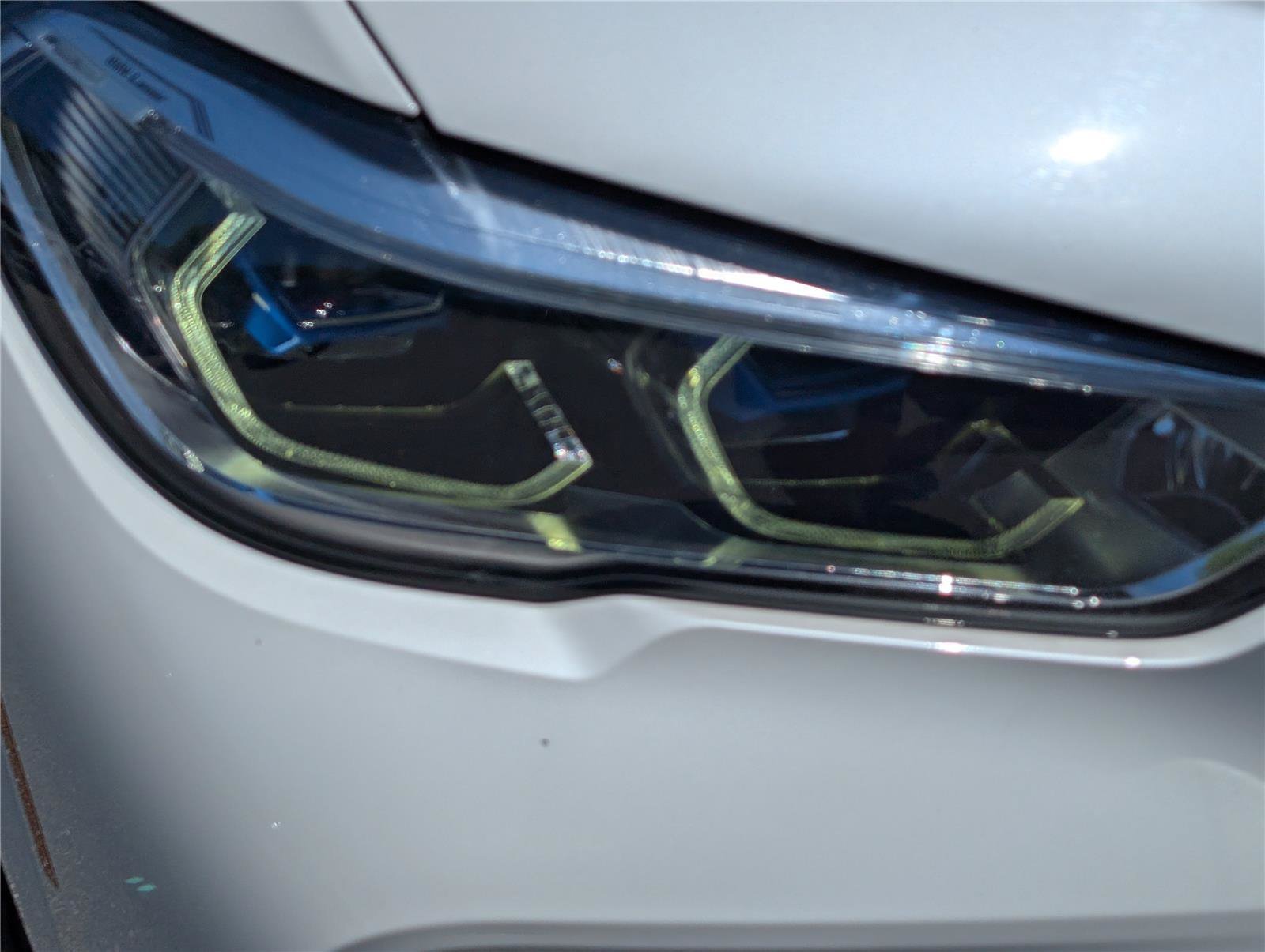 Used 2022 Mineral White Metallic BMW xDrive40i image 4