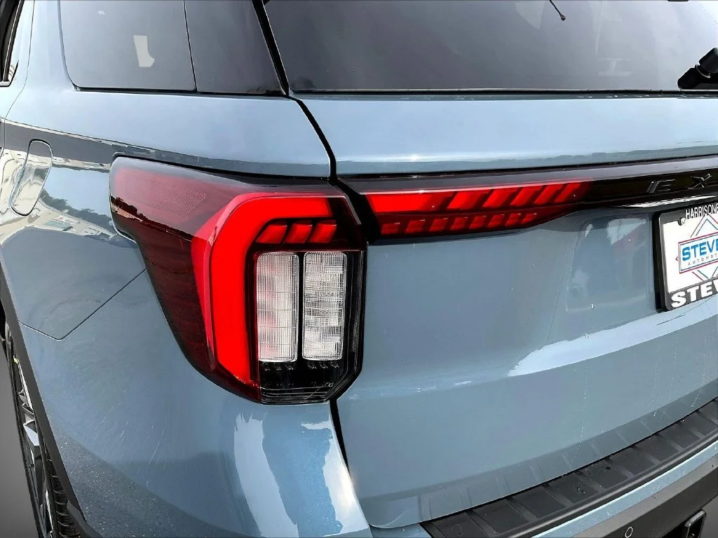 New 2027 Vapor Blue Metallic Ford ST-Line image 35