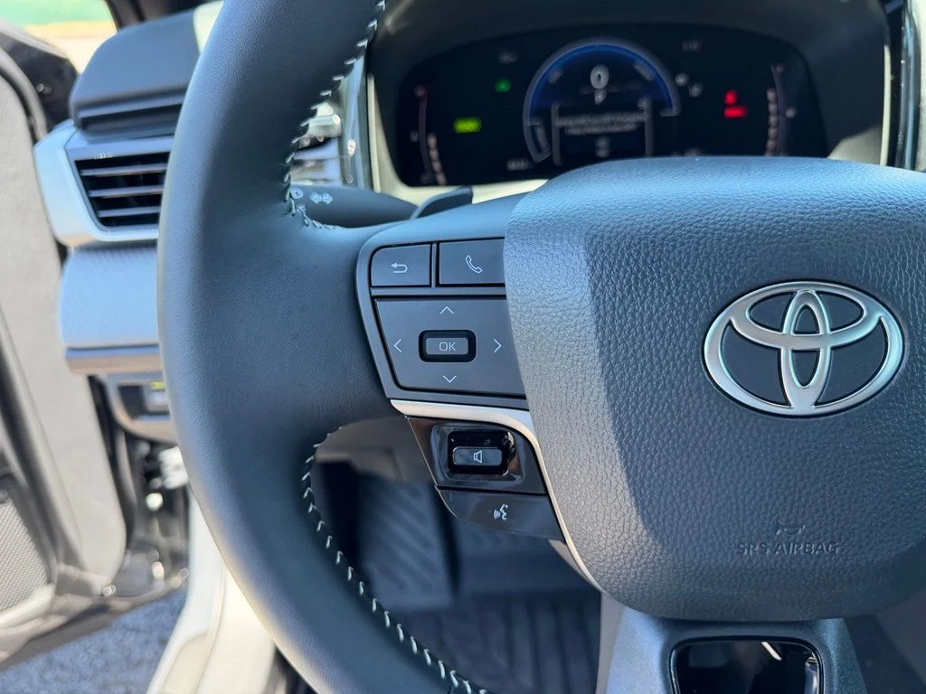 Used 2025 Underground Toyota SE image 17