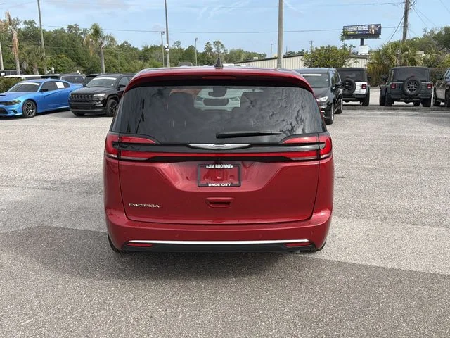 New 2026 Red Hot Pearl-Coat Exterior Paint Chrysler Select image 5