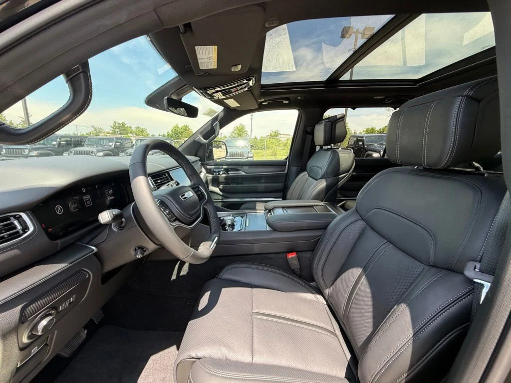 New 2026 High Gloss Black Exterior Paint Jeep Summit Obsidian image 11