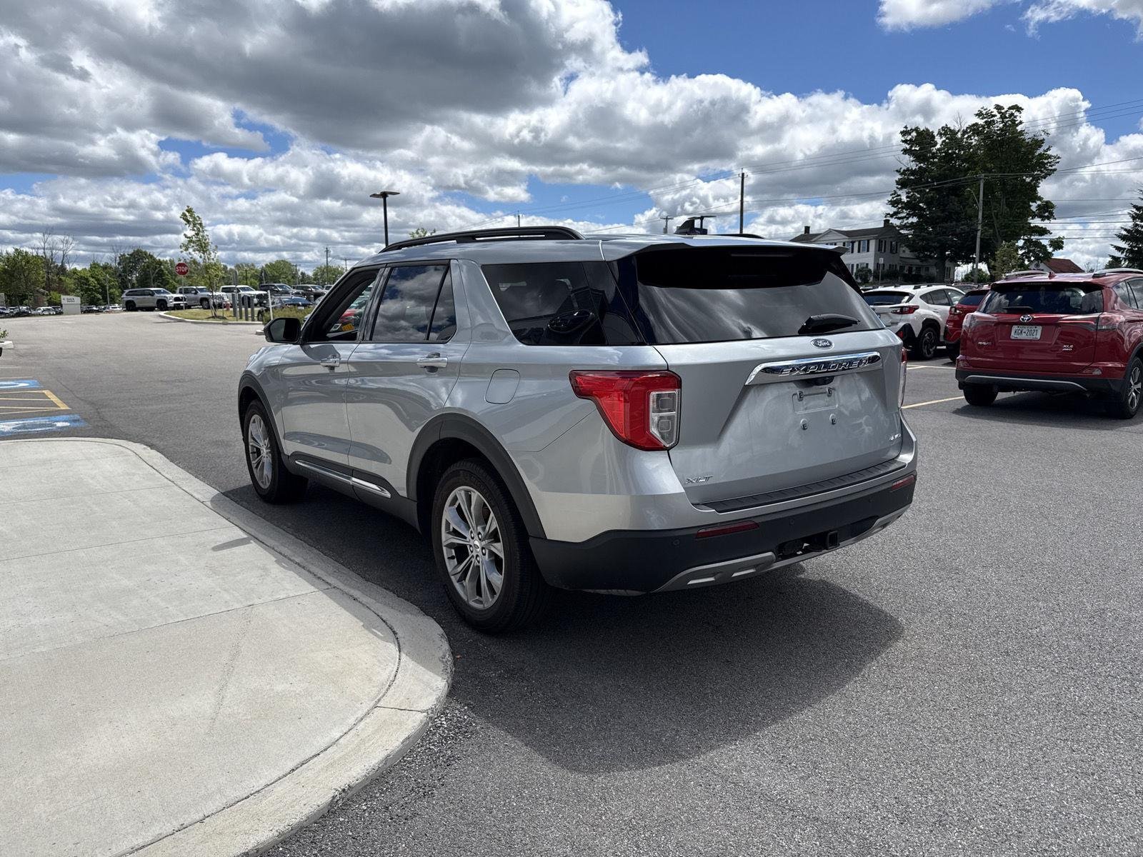 Used 2023 Iconic Silver Ford XLT image 5