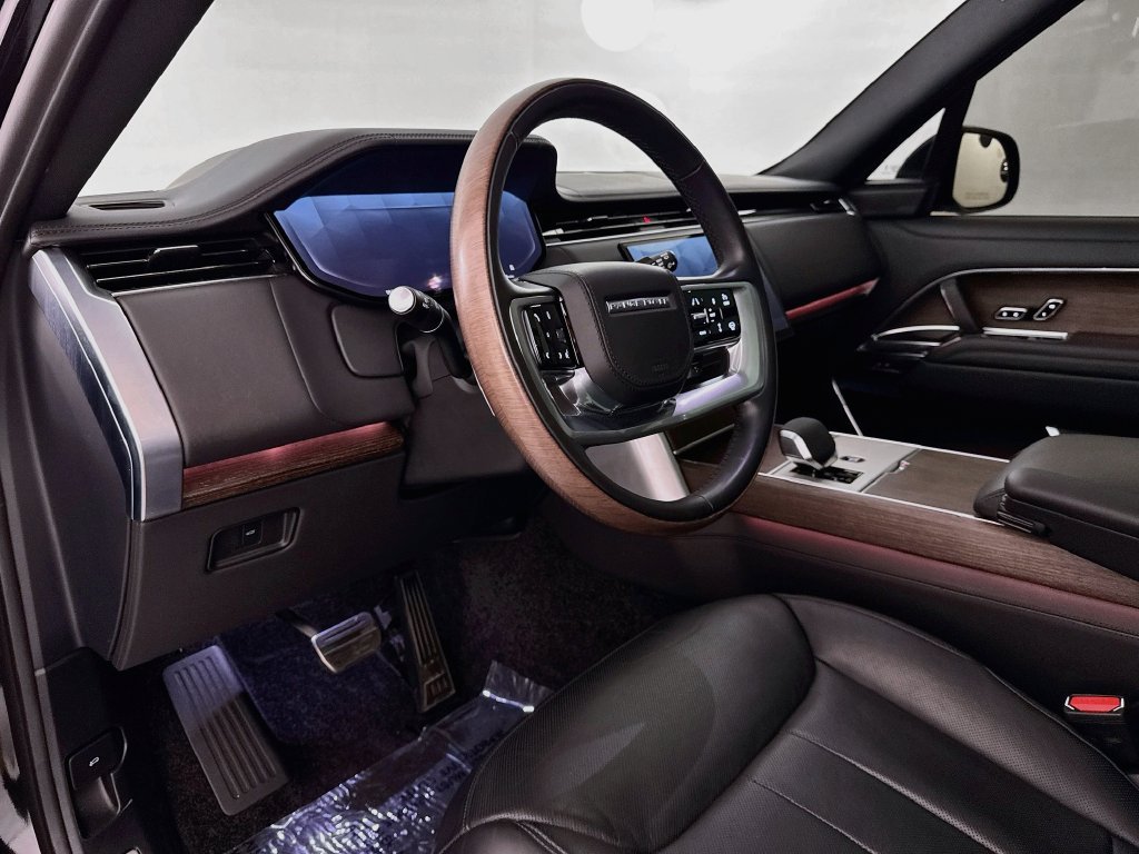 Certified Used 2025 Black Land Rover SE image 9