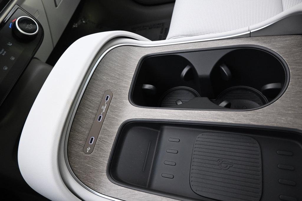 New 2026 White Pearl Hyundai SEL AWD image 32