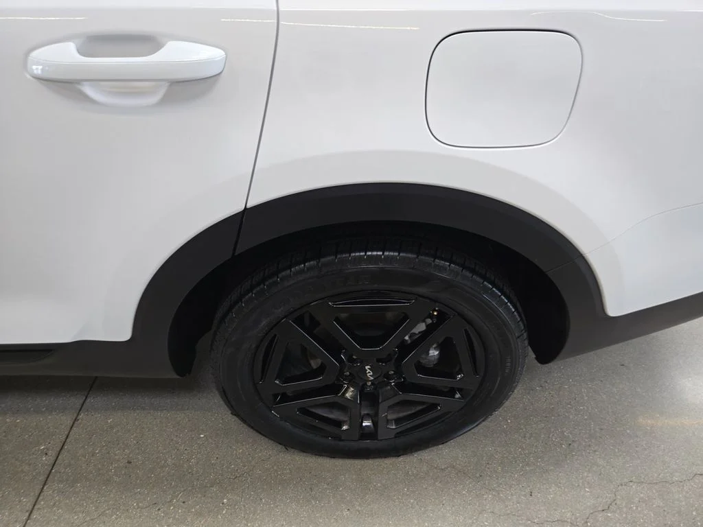 Used 2024 White Kia EX X-Line image 26