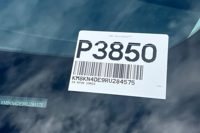 Used 2024 Gray Hyundai SEL image 8