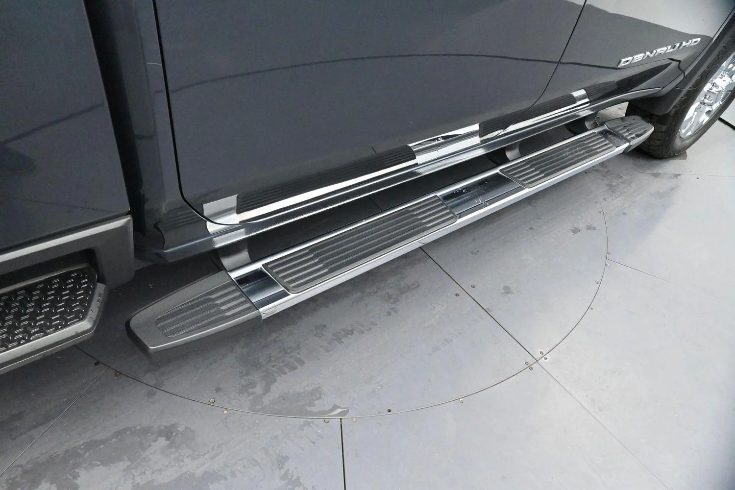 Used 2020 Dark Sky Metallic GMC Denali image 9