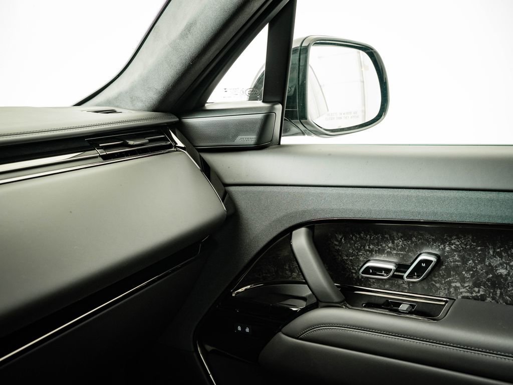 New 2026 Ethereal Frost Satin LAND ROVER  image 37