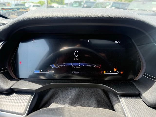 Certified Used 2023 Velvet Jeep Laredo image 12