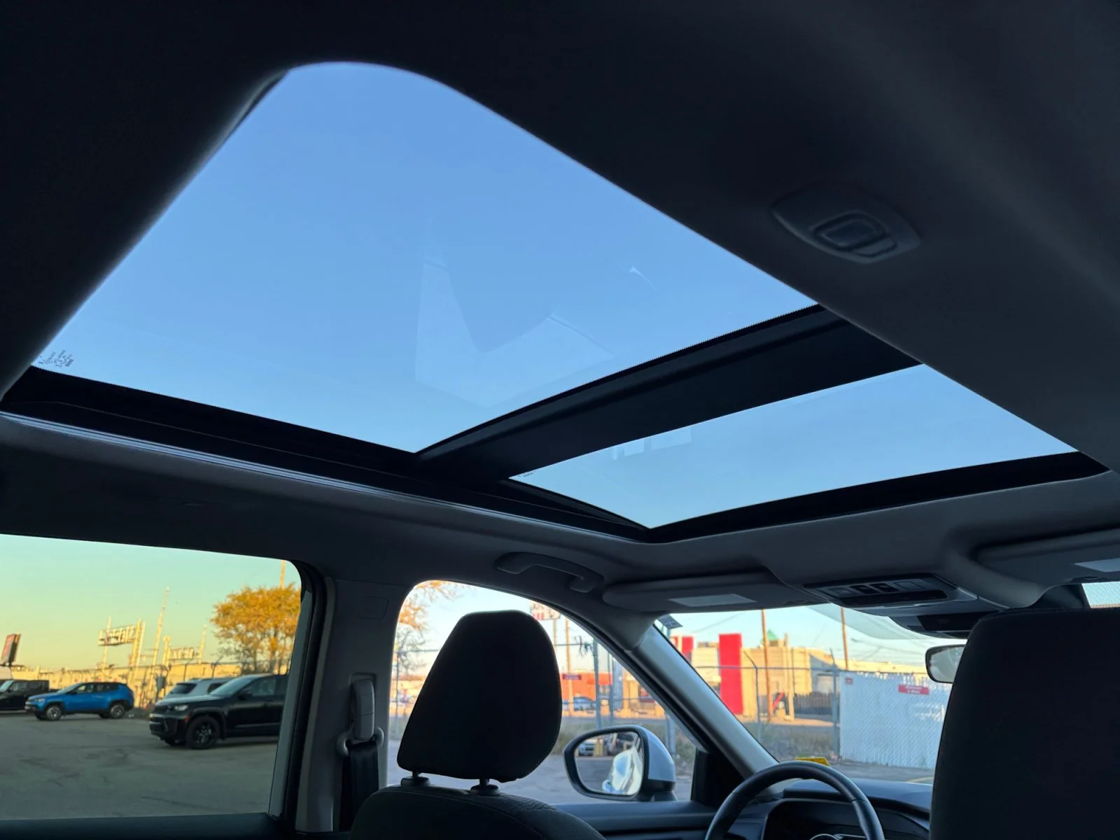 Used 2025 White Nissan SV Moonroof image 22