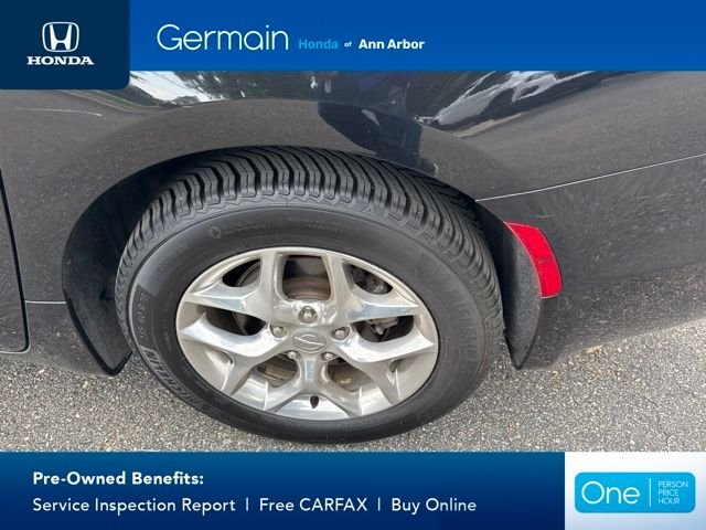 Used 2019 Brilliant Black Crystal Pearlcoat Chrysler Limited image 21