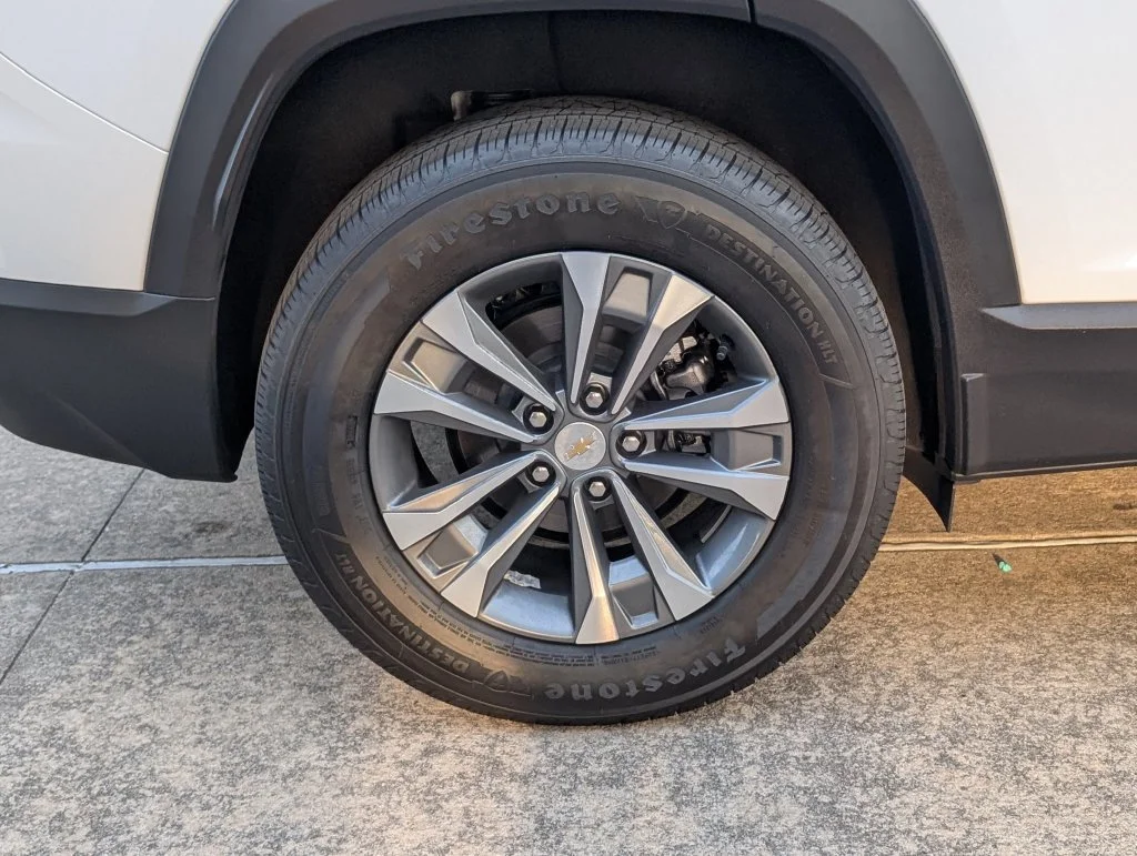 New 2027 Summit White Chevrolet LT image 3